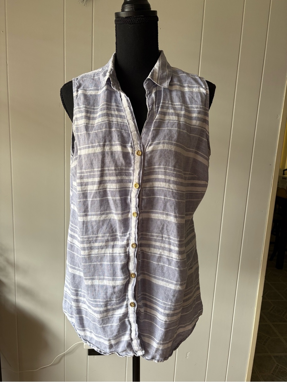 Ellen Tracy 100% linen sleeveless striped blouse
